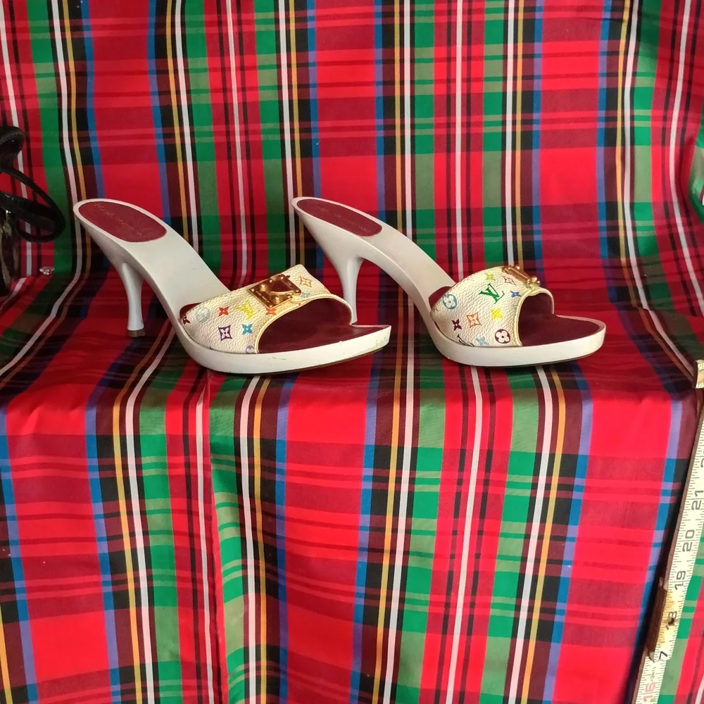 Stylish White and Red Women's Heels - Picture 3 of 10